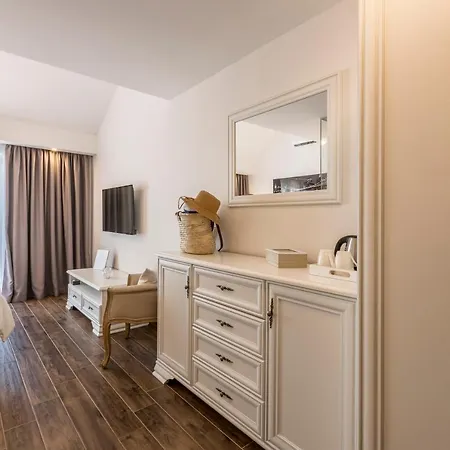 Hvar De Luxe 1 フヴァル