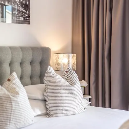 Hvar De Luxe 1 フヴァル