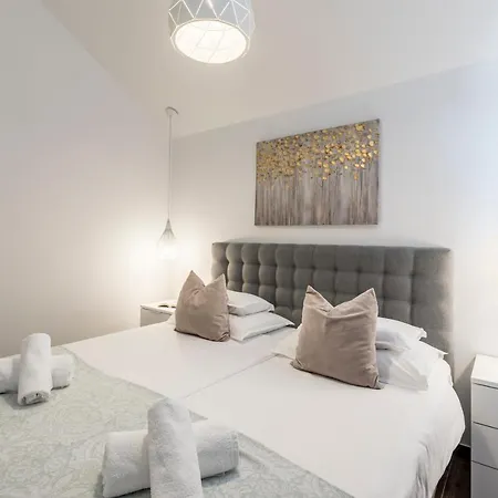 Hvar De Luxe 1 フヴァル