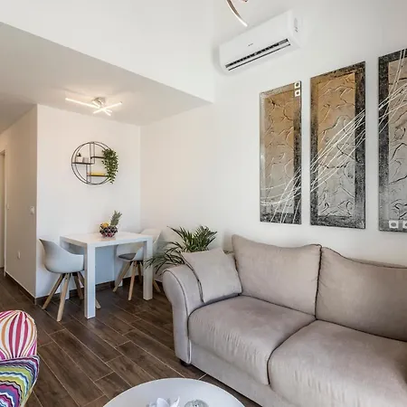 Hvar De Luxe 1 フヴァル