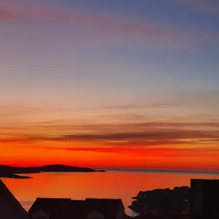 Проживання в сім'ї Hvar De Luxe 1 Хвар
