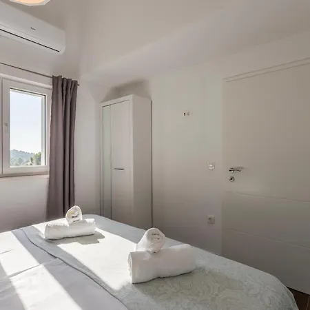 Проживання в сім'ї Hvar De Luxe 1 Хвар